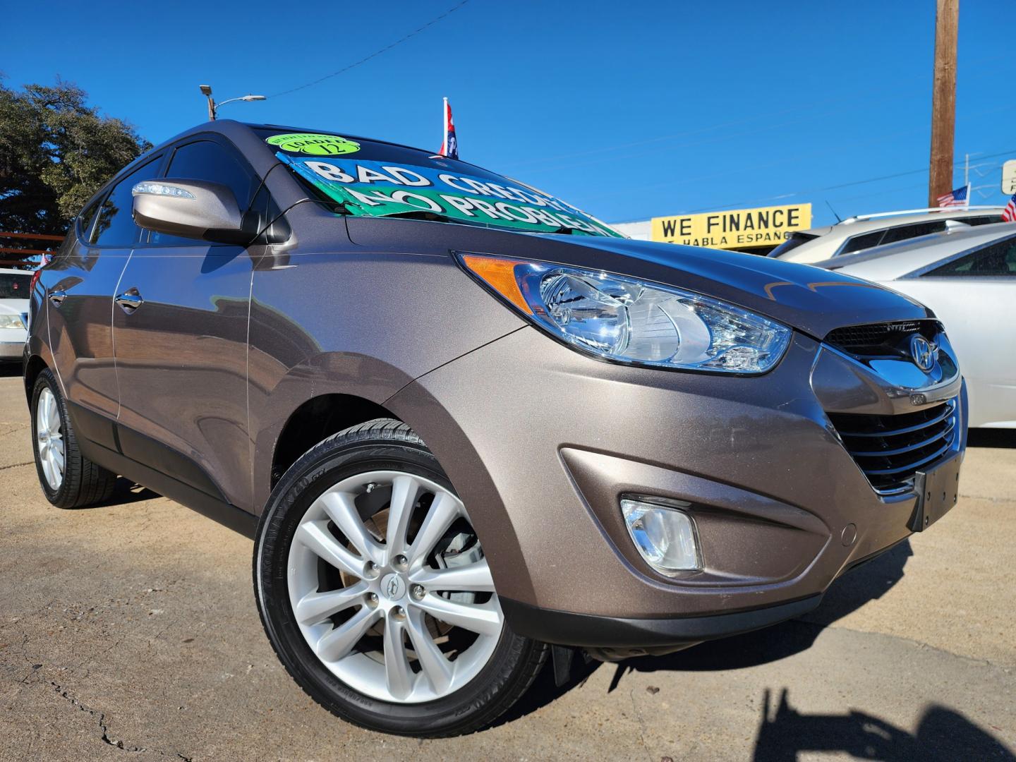 2012 GRAY Hyundai Tucson Limited (KM8JU3AC4CU) with an 2.4L L4 DOHC 16V engine, 6-Speed Automatic transmission, located at 2660 S.Garland Avenue, Garland, TX, 75041, (469) 298-3118, 32.885551, -96.655602 - Welcome to DallasAutos4Less, one of the Premier BUY HERE PAY HERE Dealers in the North Dallas Area. We specialize in financing to people with NO CREDIT or BAD CREDIT. We need proof of income, proof of residence, and a ID. Come buy your new car from us today!! This is a Very clean 2012 HYUNDAI TUC - Photo#0